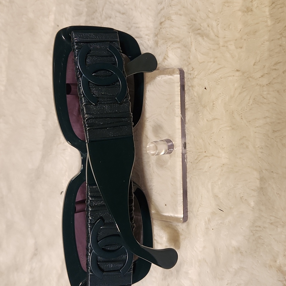 Brand New CHANEL Dark green Sunglasses with Black Case